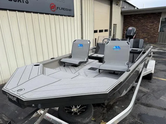 Slide: The Image of Thor LAKE HAMMER 1860 SIDE CONSOLE 2025 - 4