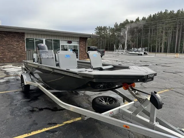 Slide: The Image of Thor LAKE HAMMER 1860 SIDE CONSOLE 2025 - 6