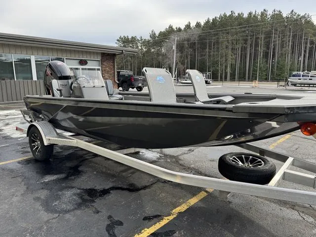 Slide: The Image of Thor LAKE HAMMER 1860 SIDE CONSOLE 2025 - 8