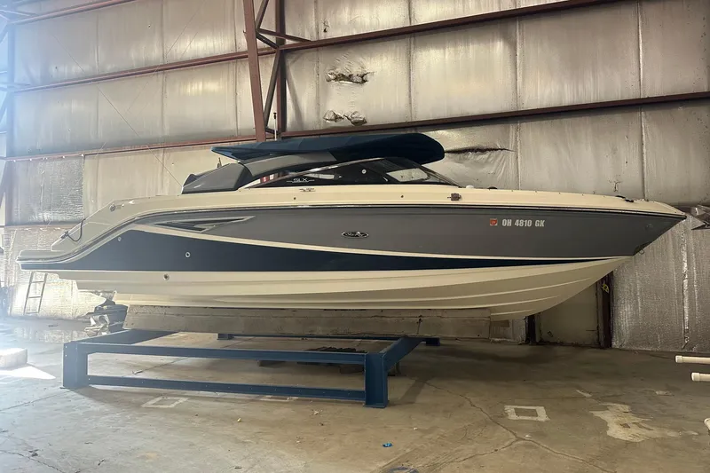 The Image of 2017 Sea Ray 280 SLX boat in indoor storage facility. - 0