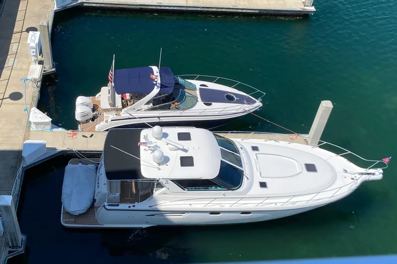 Slide: The Image of Tiara 4400 Sovran 2004 - 102