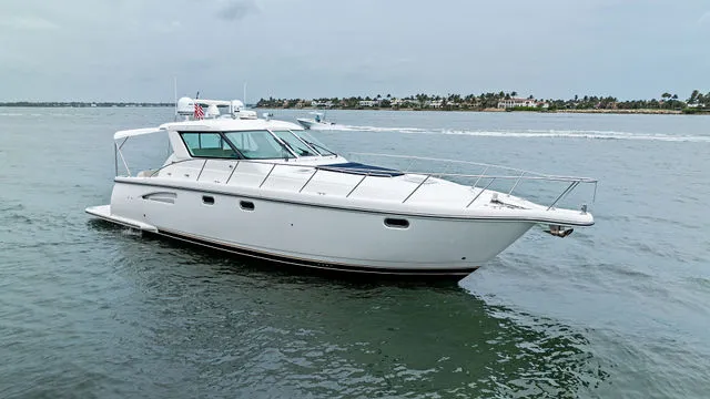Slide: The Image of Tiara 4400 Sovran 2004 - 127