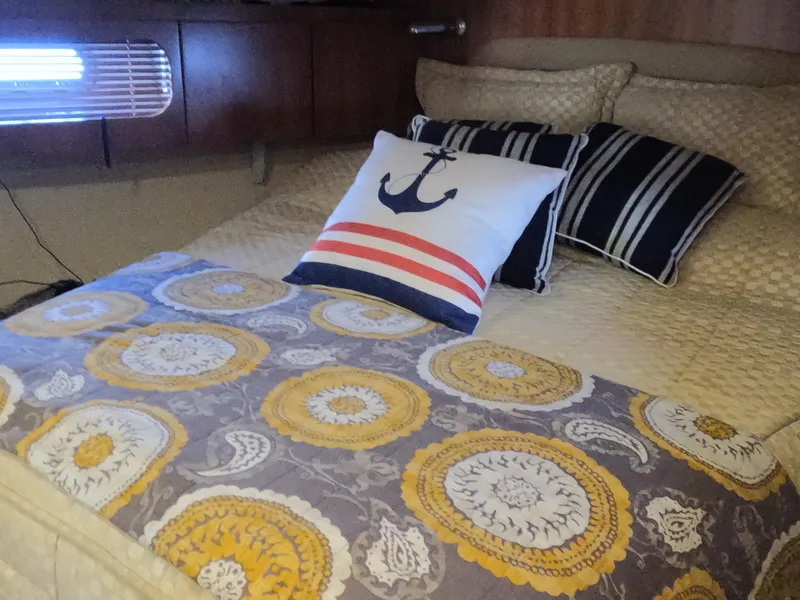 Slide: The Image of Tiara 4400 Sovran 2004 - 67