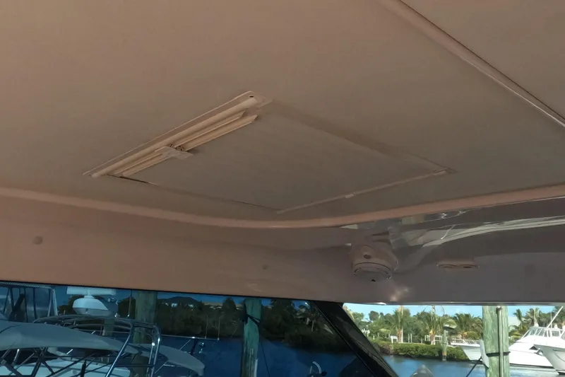 Slide: The Image of Tiara 4400 Sovran 2004 - 72