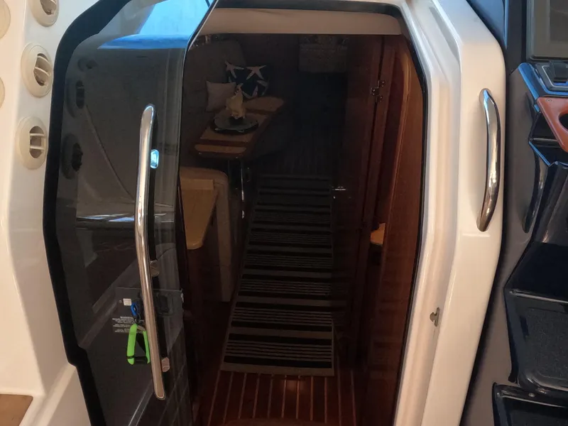 Slide: The Image of Tiara 4400 Sovran 2004 - 76