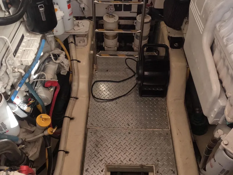 Slide: The Image of Tiara 4400 Sovran 2004 - 77