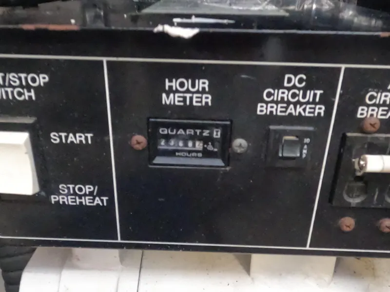 Slide: The Image of Tiara 4400 Sovran 2004 - 78