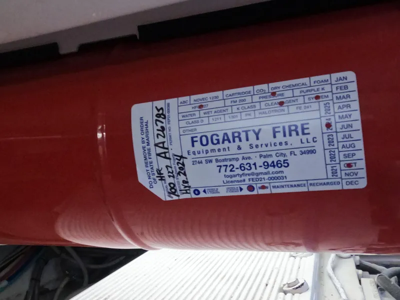 Slide: The Image of Tiara 4400 Sovran 2004 - 85