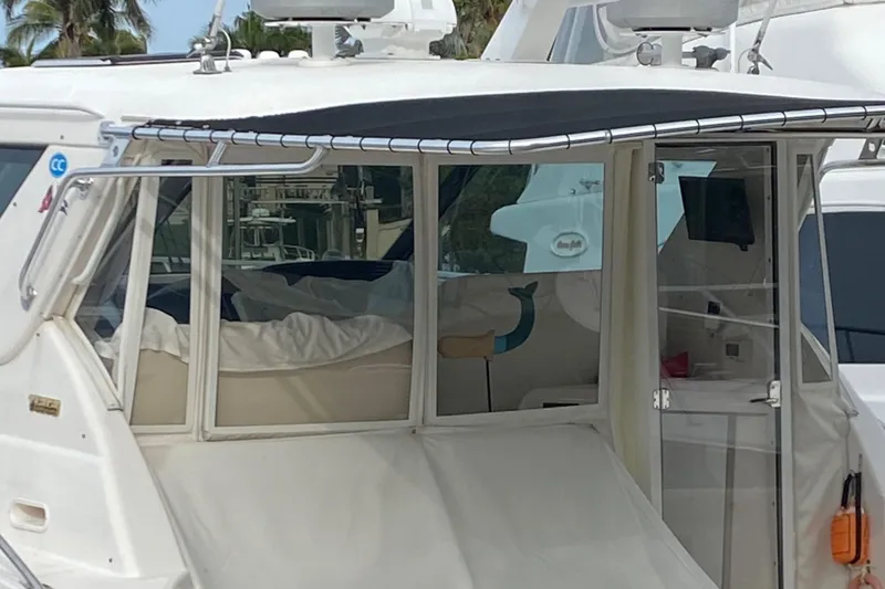 Slide: The Image of Tiara 4400 Sovran 2004 - 92