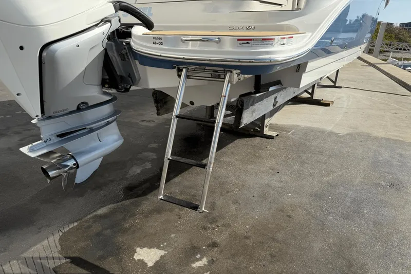 Slide: The Image of Sea Ray SDX 270 Outboard 2023 - 11