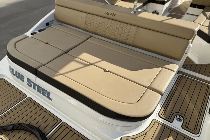 Slide: The Image of Sea Ray SDX 270 Outboard 2023 - 12