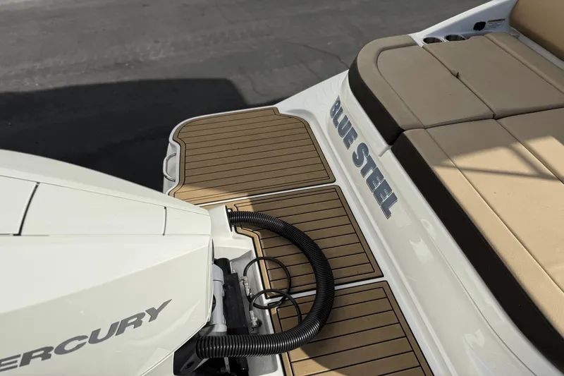 Slide: The Image of Sea Ray SDX 270 Outboard 2023 - 13