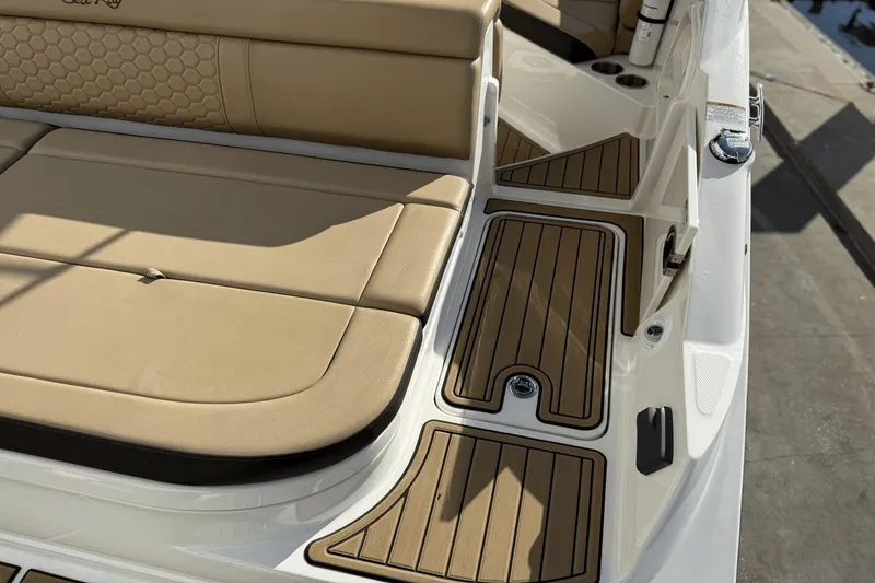 Slide: The Image of Sea Ray SDX 270 Outboard 2023 - 14