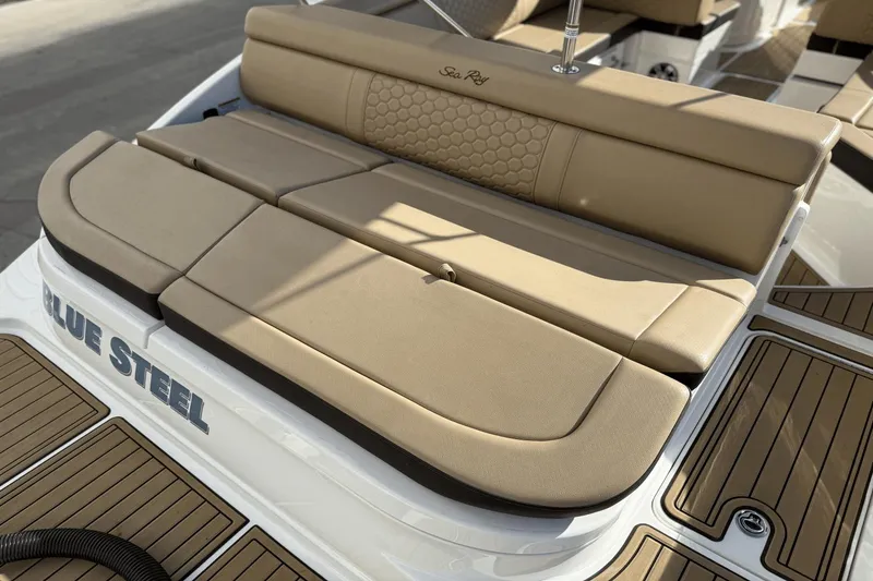 Slide: The Image of Sea Ray SDX 270 Outboard 2023 - 16