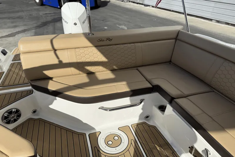 Slide: The Image of Sea Ray SDX 270 Outboard 2023 - 23