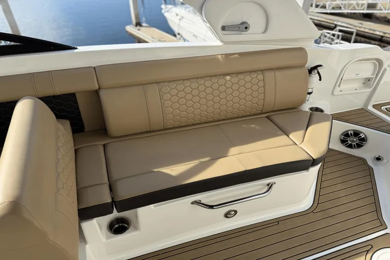 Slide: The Image of Sea Ray SDX 270 Outboard 2023 - 25