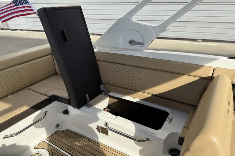 Slide: The Image of Sea Ray SDX 270 Outboard 2023 - 28