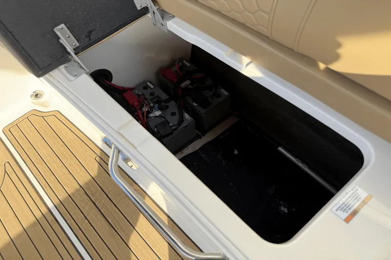 Slide: The Image of Sea Ray SDX 270 Outboard 2023 - 29