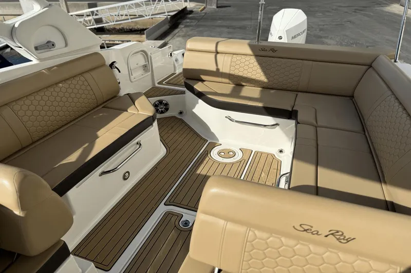 Slide: The Image of Sea Ray SDX 270 Outboard 2023 - 30