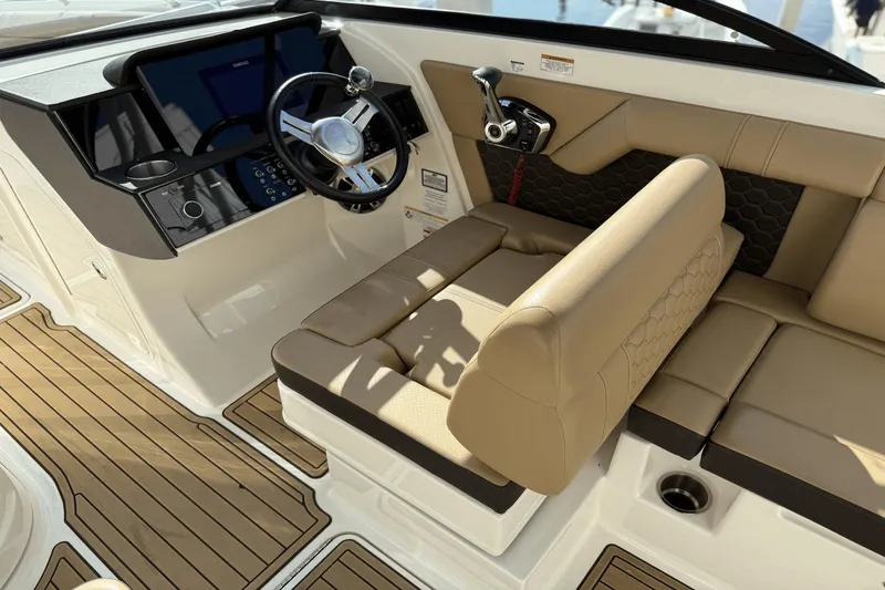 Slide: The Image of Sea Ray SDX 270 Outboard 2023 - 34