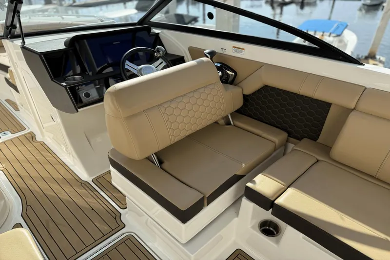 Slide: The Image of Sea Ray SDX 270 Outboard 2023 - 35