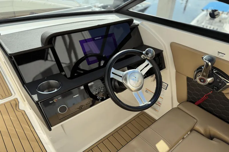 Slide: The Image of Sea Ray SDX 270 Outboard 2023 - 36