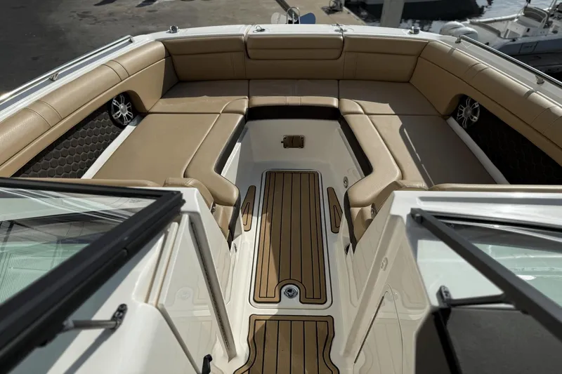 Slide: The Image of Sea Ray SDX 270 Outboard 2023 - 41