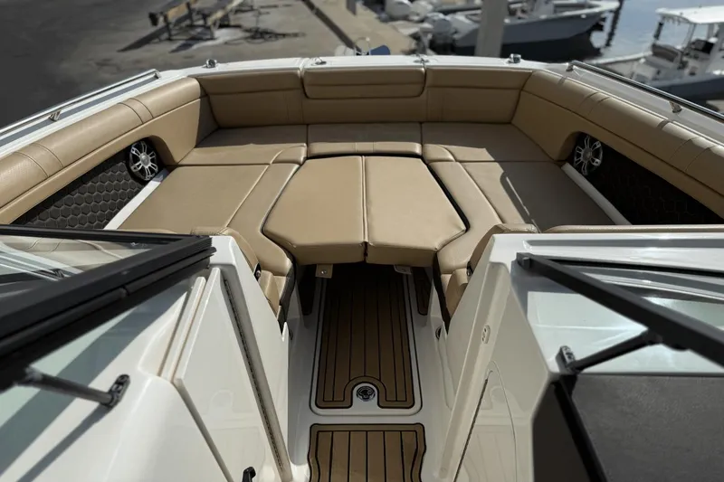 Slide: The Image of Sea Ray SDX 270 Outboard 2023 - 42