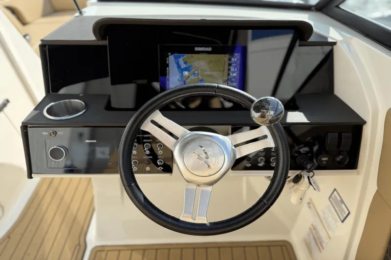 Slide: The Image of Sea Ray SDX 270 Outboard 2023 - 43