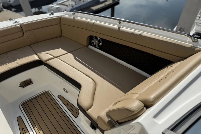 Slide: The Image of Sea Ray SDX 270 Outboard 2023 - 45