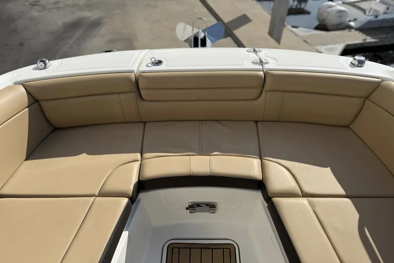 Slide: The Image of Sea Ray SDX 270 Outboard 2023 - 46