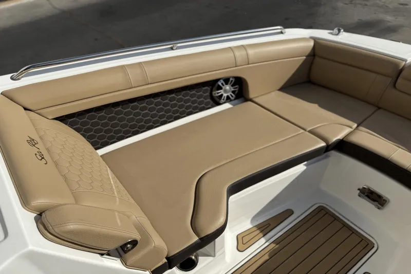 Slide: The Image of Sea Ray SDX 270 Outboard 2023 - 47