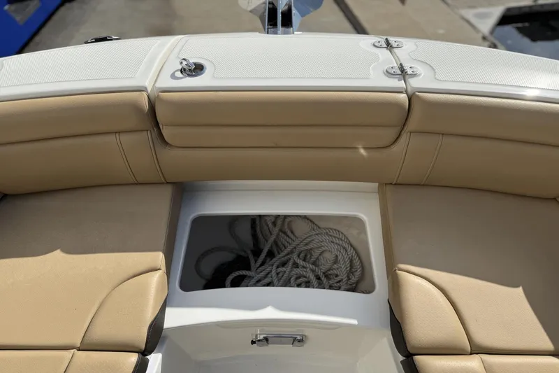 Slide: The Image of Sea Ray SDX 270 Outboard 2023 - 50