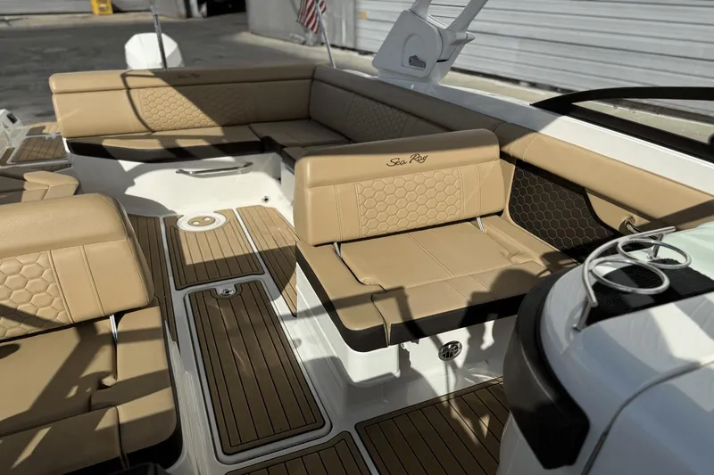 Slide: The Image of Sea Ray SDX 270 Outboard 2023 - 55