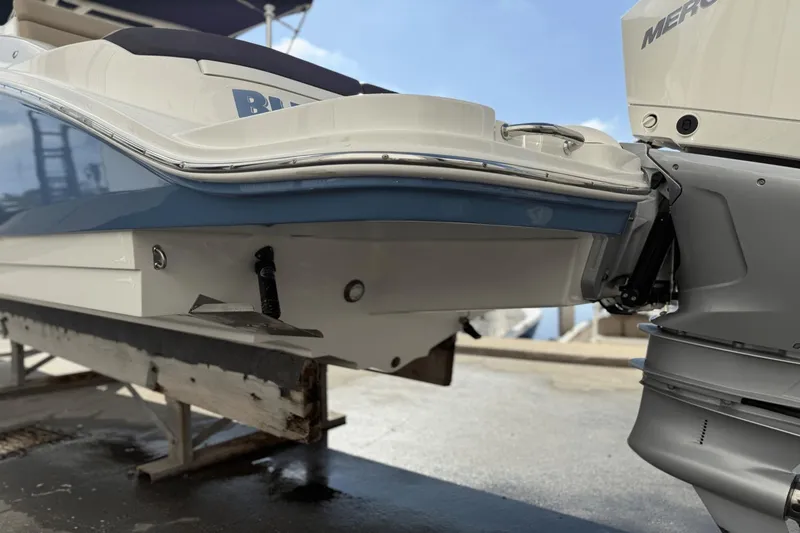 Slide: The Image of Sea Ray SDX 270 Outboard 2023 - 9