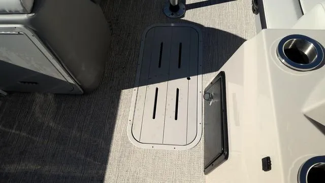 Slide: The Image of SunCatcher Select 322SS 2025 - 20