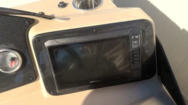 Slide: The Image of Dashboard of 2025 SunCatcher Select 324SL with Garmin display. - 11