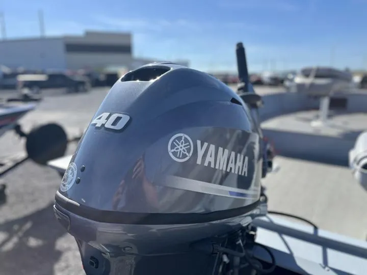 Slide: The Image of Yamaha 40 horsepower outboard motor on a 2018 G3 Guide V150 T boat. - 4