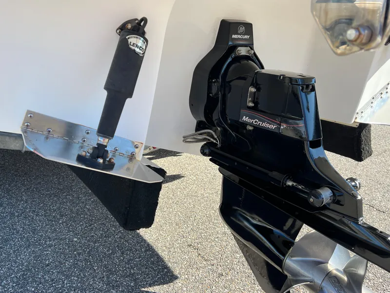 Slide: The Image of 2014 Cobalt R5 boat stern with propeller and trailer. - 7