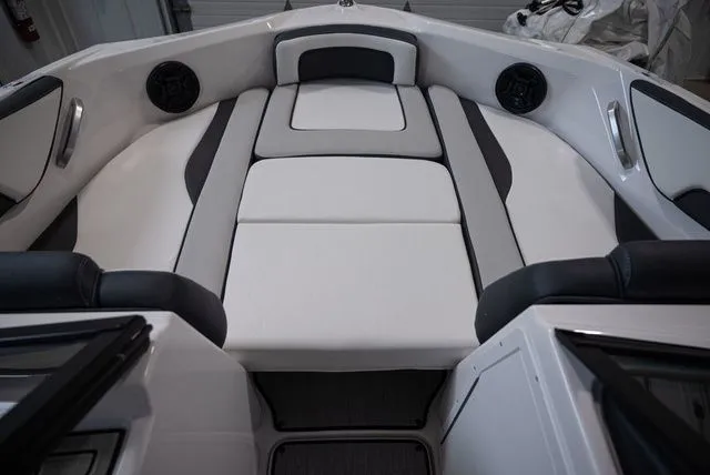 Slide: The Image of Yamaha SX195 2025 - 12