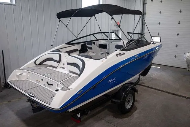 Slide: The Image of Yamaha SX195 2025 - 3