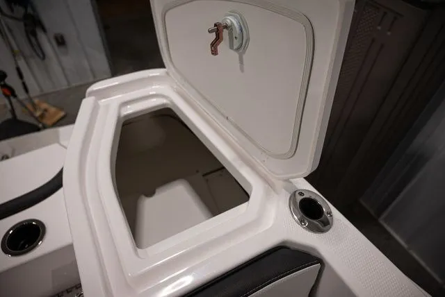 Slide: The Image of Yamaha 255 FSH Sport E 2025 - 19