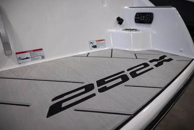 Slide: The Image of Yamaha 252XE 2025 - 25