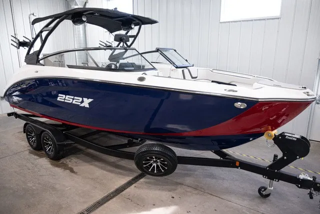 Slide: The Image of Yamaha 252XE 2025 - 2