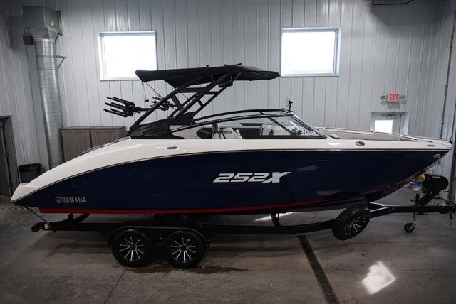 The Image of Yamaha 252XE 2025 - 1