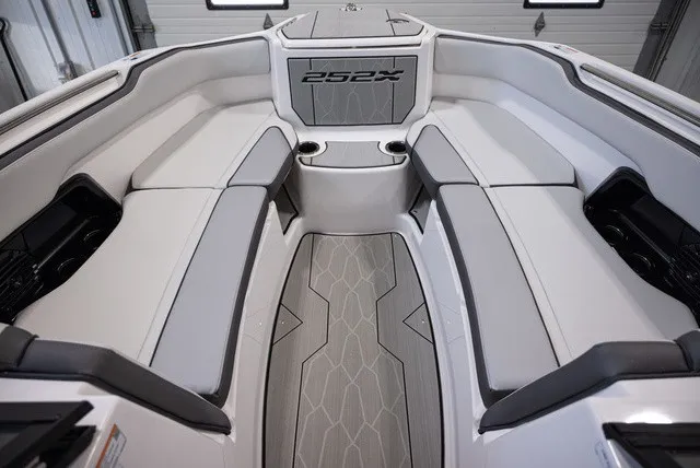 Slide: The Image of Yamaha 252XE 2025 - 14