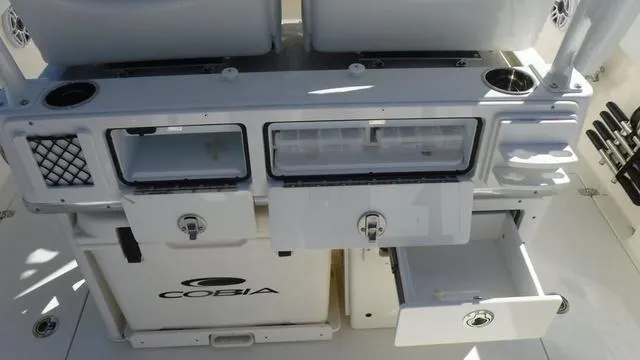 Slide: The Image of Cobia 265 Open Center Console 2025 - 15
