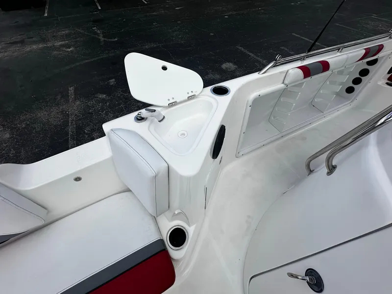 Slide: The Image of Hurricane SunDeck Sport CC 231 OB 2021 - 11