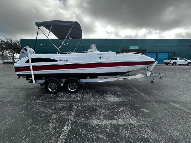 Slide: The Image of Hurricane SunDeck Sport CC 231 OB 2021 - 3