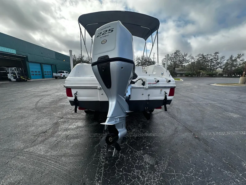 Slide: The Image of Hurricane SunDeck Sport CC 231 OB 2021 - 4